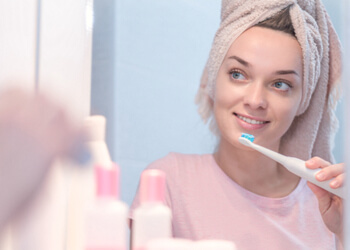 Best Way To Clean Electric Toothbrush – Improving Your Oral Health