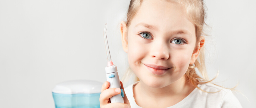 Water Floss vs Dental Floss – What’s Best to Use for Your Dental Hygiene?