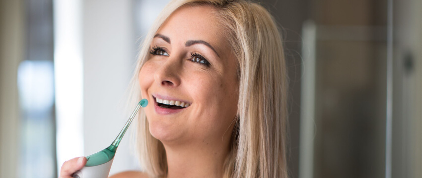 Water Floss vs Regular Floss ─ Pros & Cons for Oral Your Health